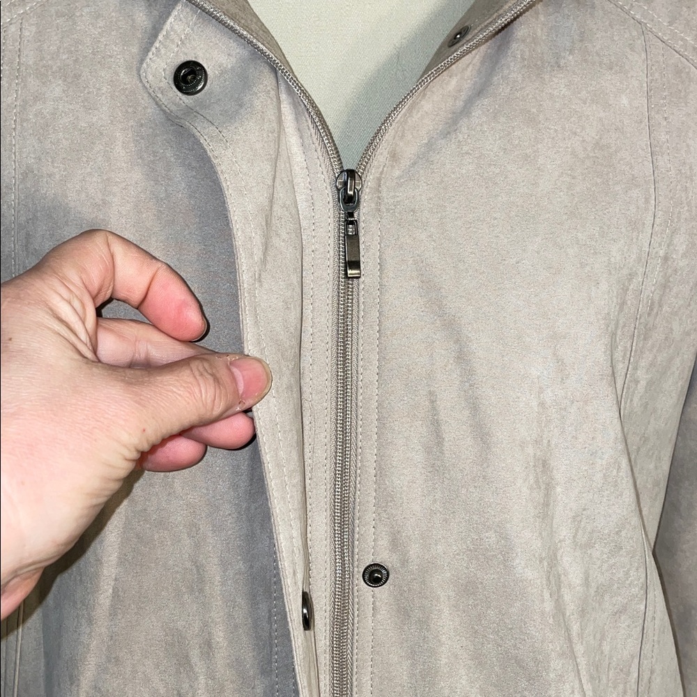 NWT Gallery Women's Tan Trench Coat. Removable liner and hood. Size Large. - Picture 5 of 15